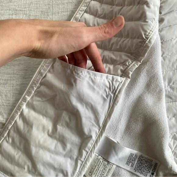 Eddie Bauer Storm Down 800 Silver Gray White Vest Sz XS Travel Snow Winter - Picture 9 of 16